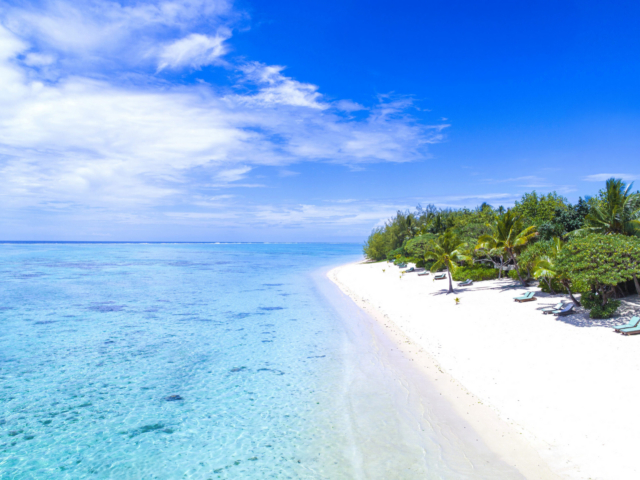 Pacific Resort Aitutaki &amp; Beachfront with loungers and blue lagoon (David Kirkland Photography)