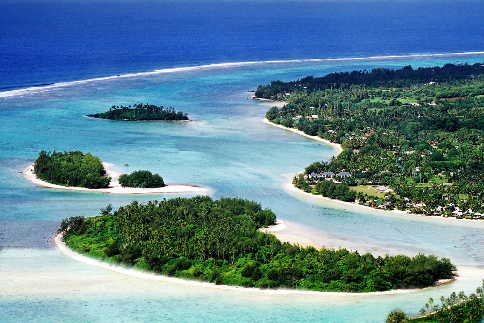 Attractive aerial image of Muri, its lagoon and the nearby motus
