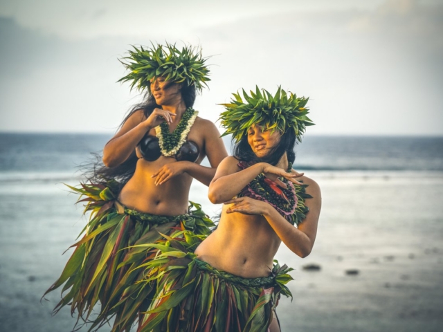 Cook Island Dancing by the beach