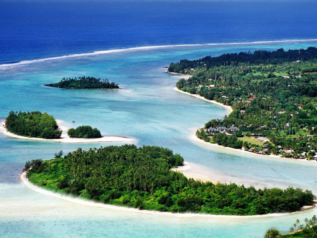 Attractive aerial image of Muri, its lagoon and the nearby motus