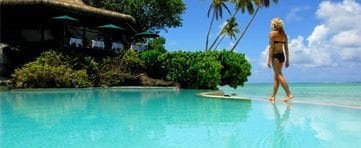 Pacific Resort Aitutaki infinity pool overlooking the beautiful blue lagoon