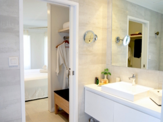 Bathroom inside a Garden Studio at Little Polynesian Resort Rarotonga
