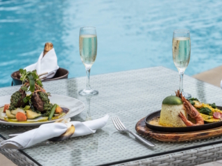 Restaurant dining and main dishes at Little Polynesian Resort Rarotonga