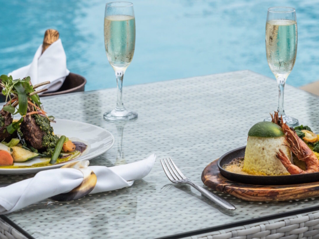 Restaurant dining and main dishes at Little Polynesian Resort Rarotonga